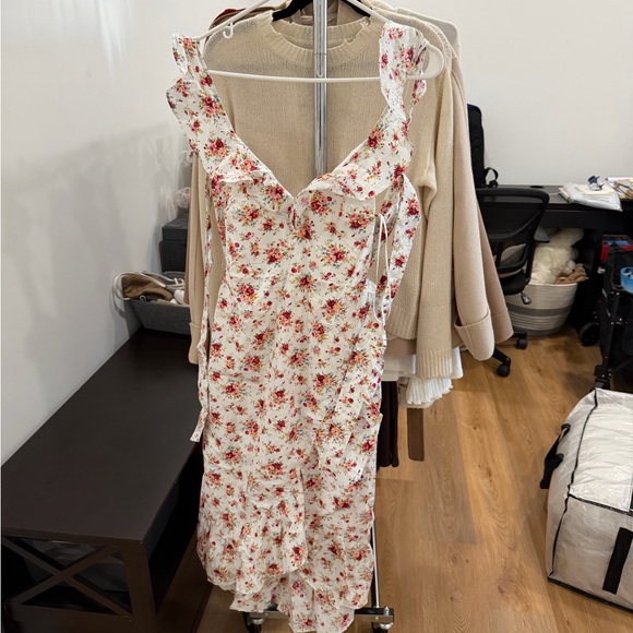 Hello Molly Dresses & Skirts - NWT Hello Molly Cream Floral Ruffle Dress size medium